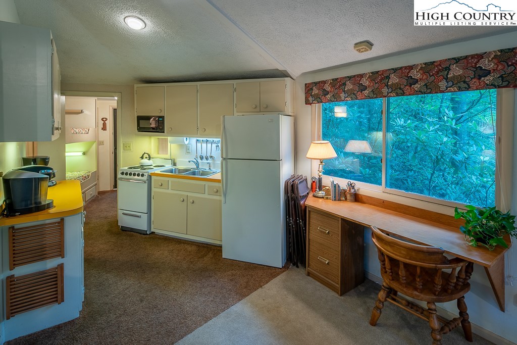 496 Laurel Ridge Banner Elk, NC 28604 - Photo 7 of 15 Gallery Image 7