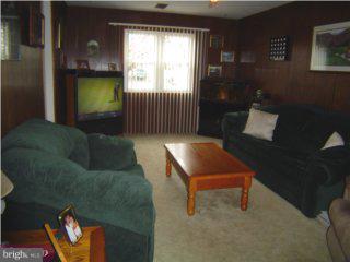 953 Roberts Road Warminster, PA 18974 - Photo 4 of 6 Gallery Image 4