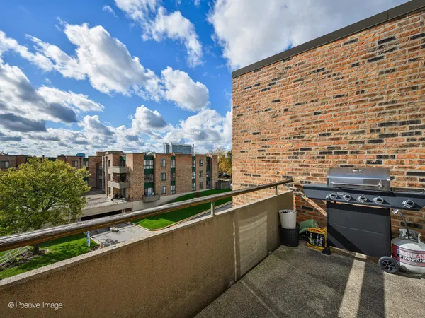 $208,000 | 1931 Prairie Square, Unit 311, Schaumburg, IL 60173