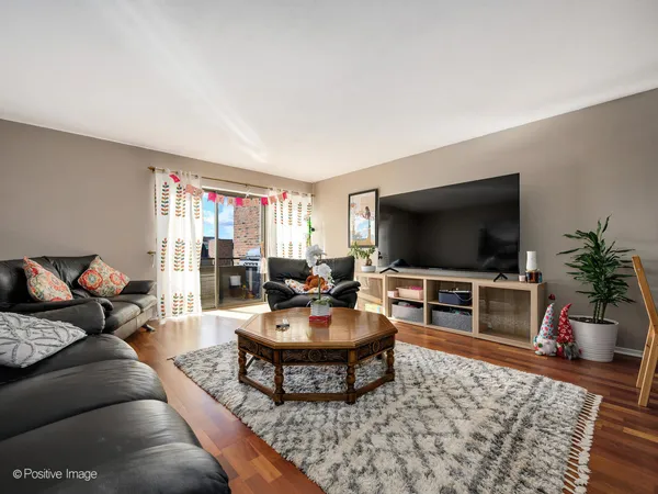 $208,000 | 1931 Prairie Square, Unit 311, Schaumburg, IL 60173