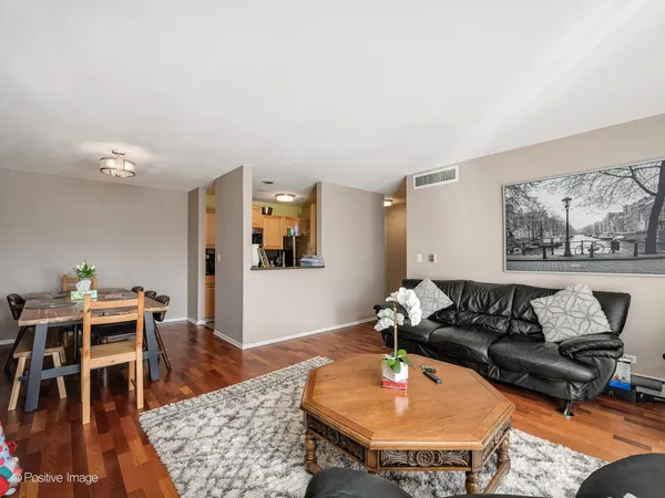 $208,000 | 1931 Prairie Square, Unit 311, Schaumburg, IL 60173