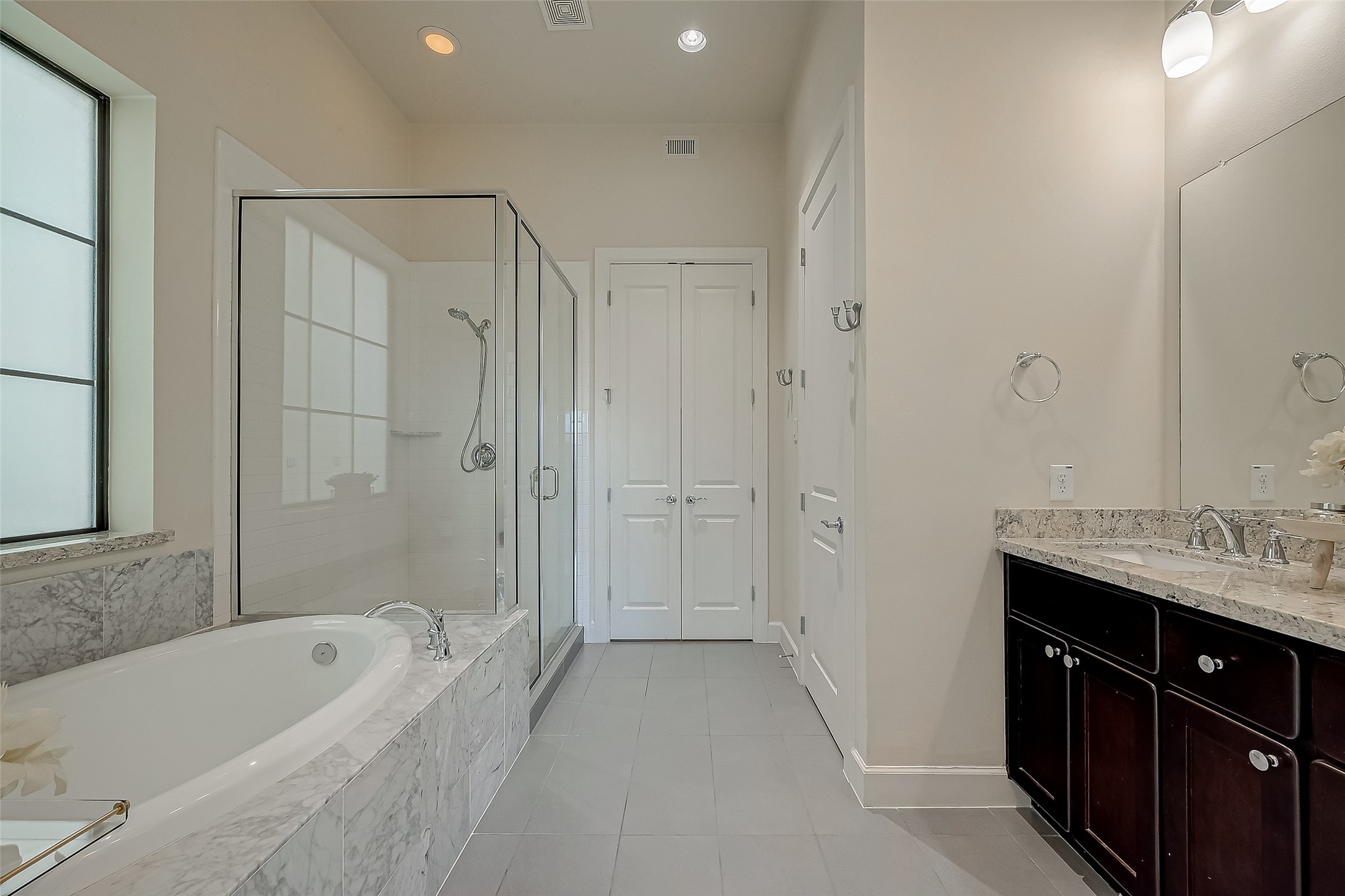 5305 Weslayan Street Houston, TX 77005 - Photo 24 of 50 3FL Primary Bathroom