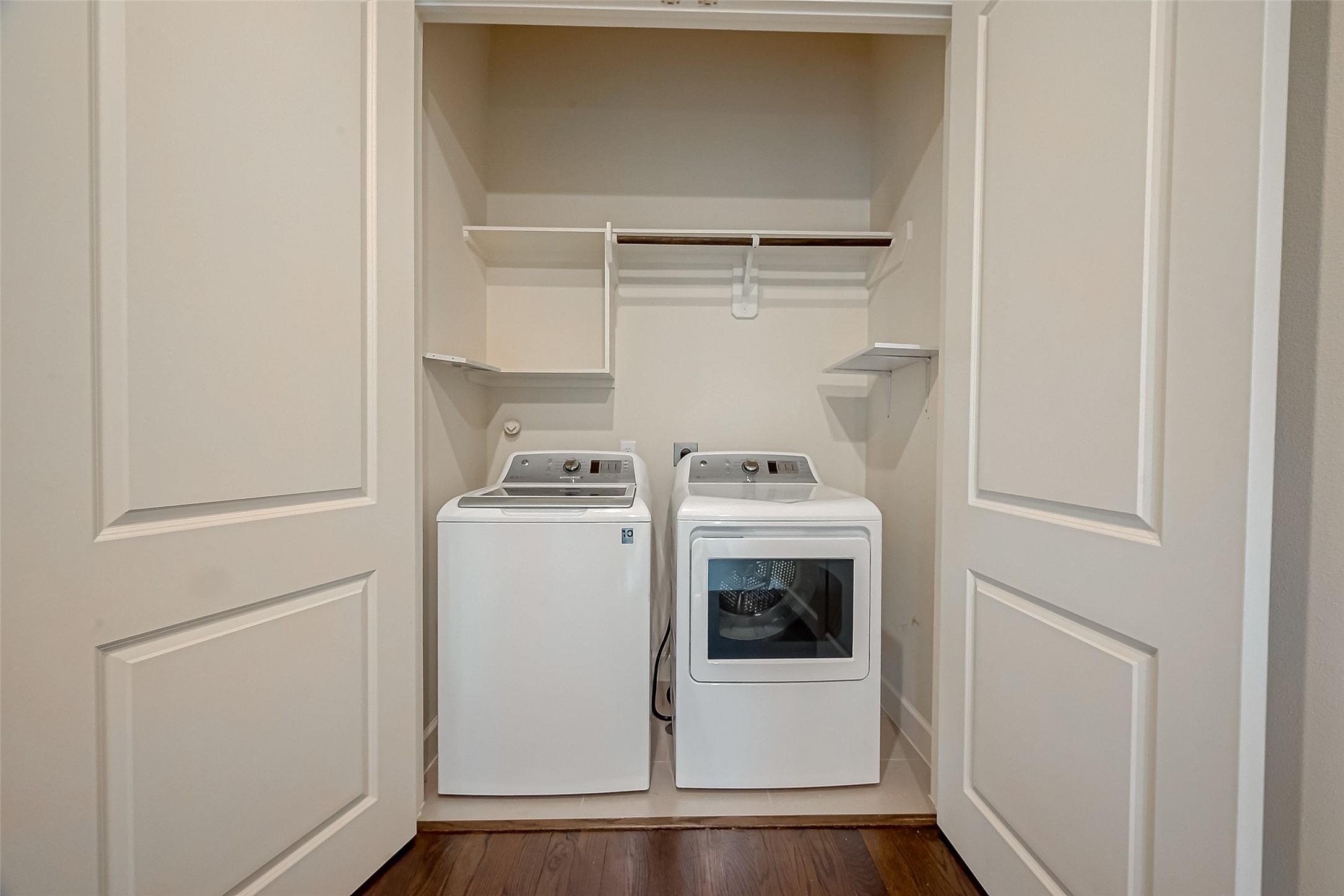 5305 Weslayan Street Houston, TX 77005 - Photo 31 of 50 a utility room with dryer and washer