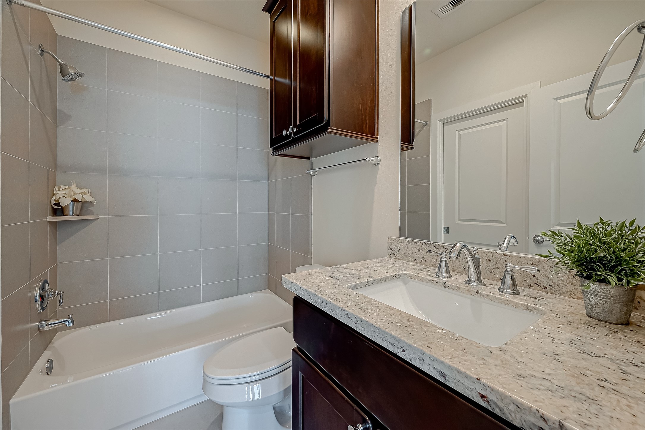 5305 Weslayan Street Houston, TX 77005 - Photo 38 of 50 4FL Secondary Bedroom Full Bathroom