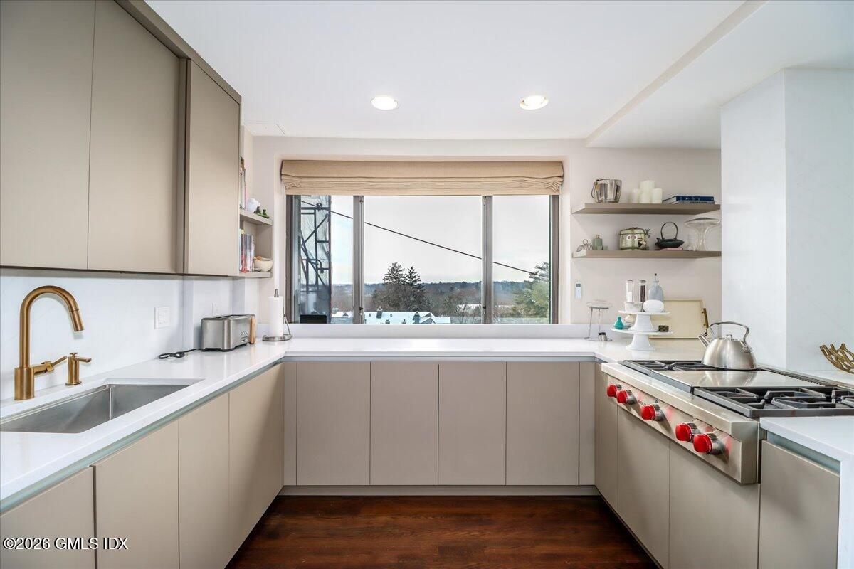 11 Lafayette Court, Unit 5B Greenwich, CT 06830 - Photo 12 of 34 Abundant cabinetry+loads of workspace