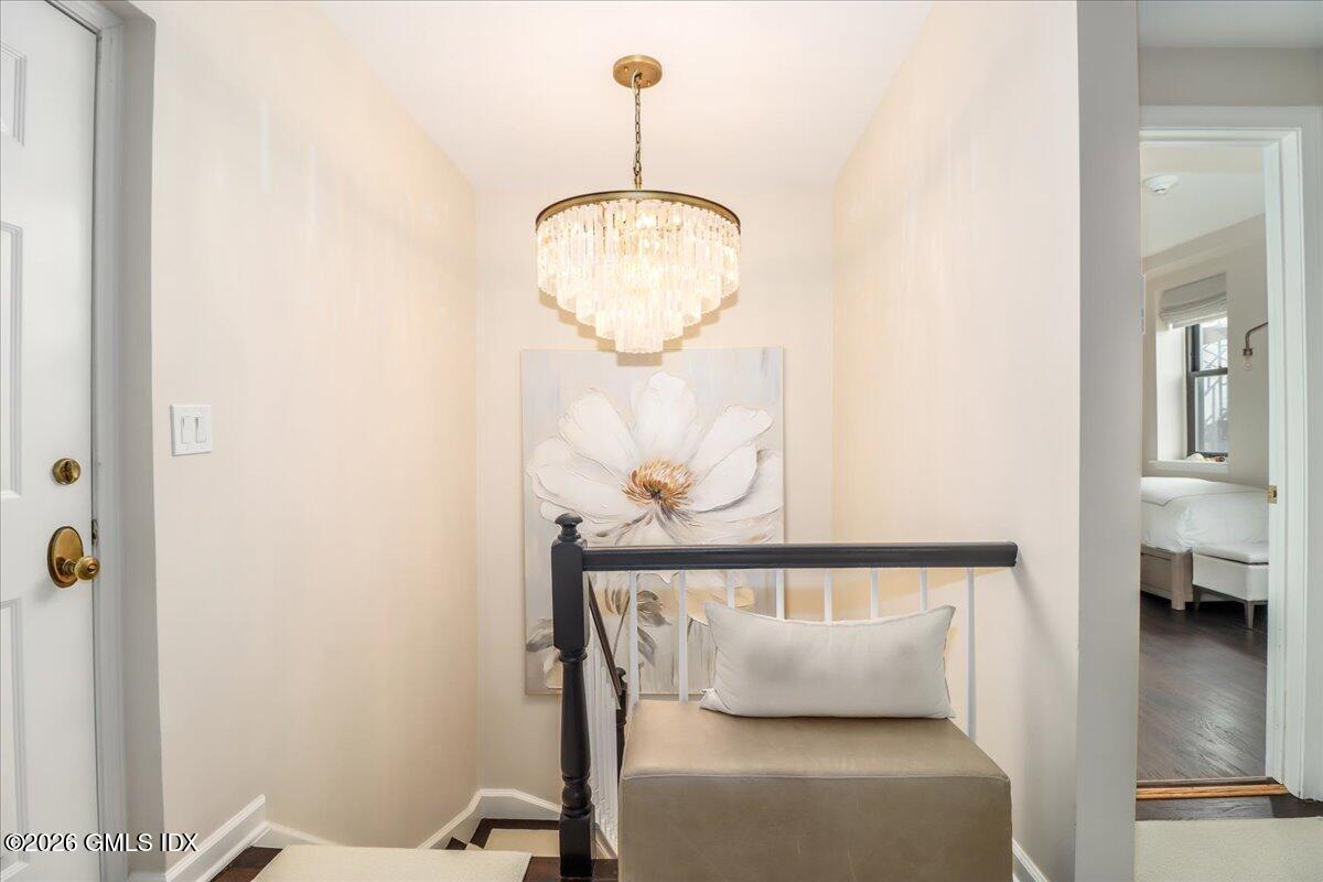 11 Lafayette Court, Unit 5B Greenwich, CT 06830 - Photo 17 of 34 19-UPPER HALL-33-IMG_3276