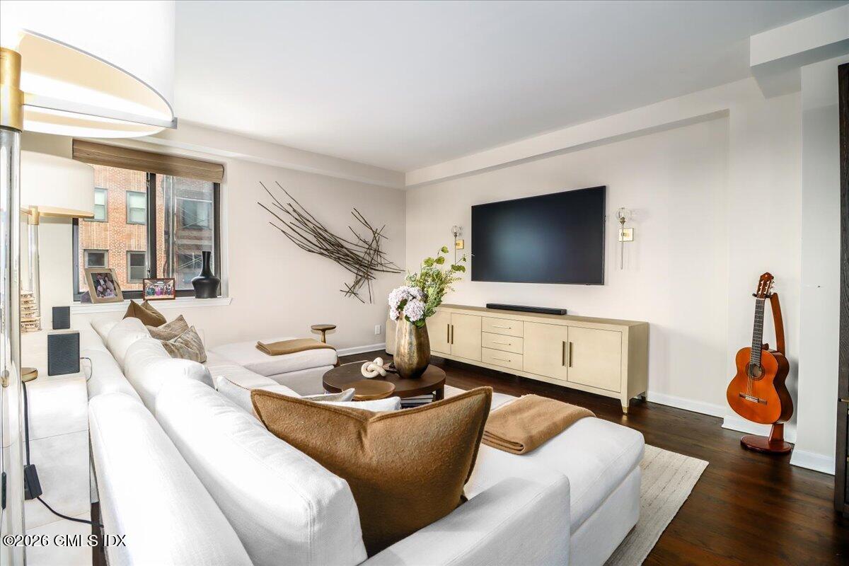 11 Lafayette Court, Unit 5B Greenwich, CT 06830 - Photo 2 of 34 Gracious Living Room