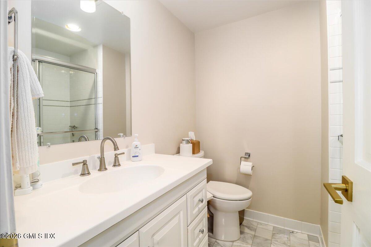 11 Lafayette Court, Unit 5B Greenwich, CT 06830 - Photo 25 of 34 Lovely bathroom is ensuite