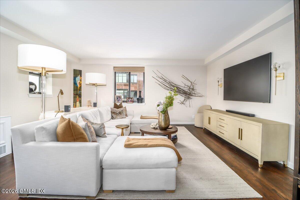 11 Lafayette Court, Unit 5B Greenwich, CT 06830 - Photo 4 of 34 Grand space & design