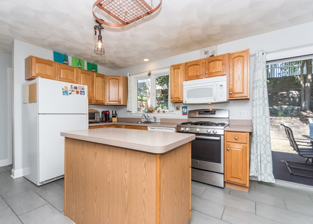 66 Albemarle Road Waltham, MA 02452 - Photo 4 of 29 Gallery Image 4