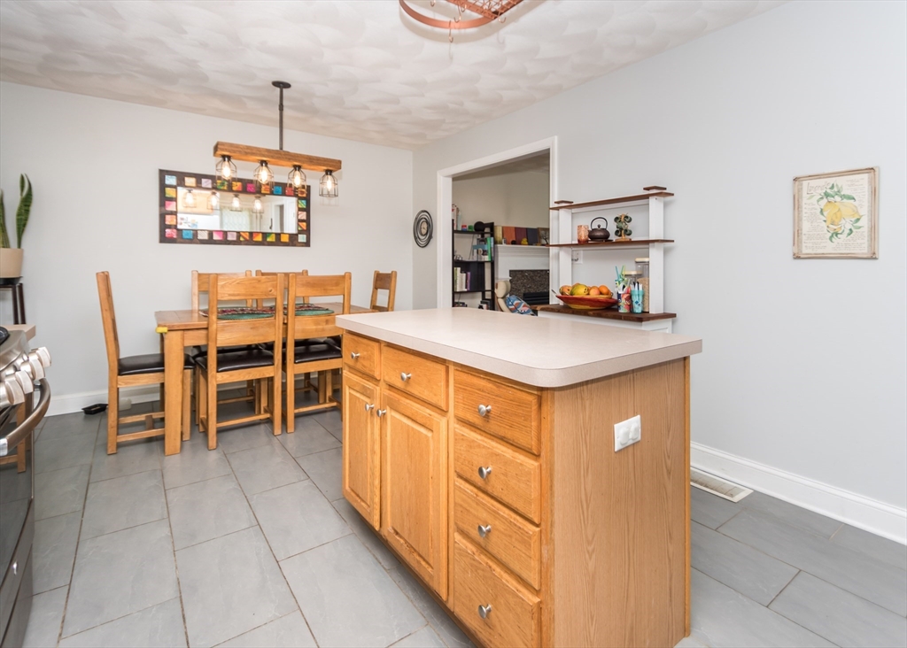 66 Albemarle Road Waltham, MA 02452 - Photo 7 of 29 Gallery Image 7