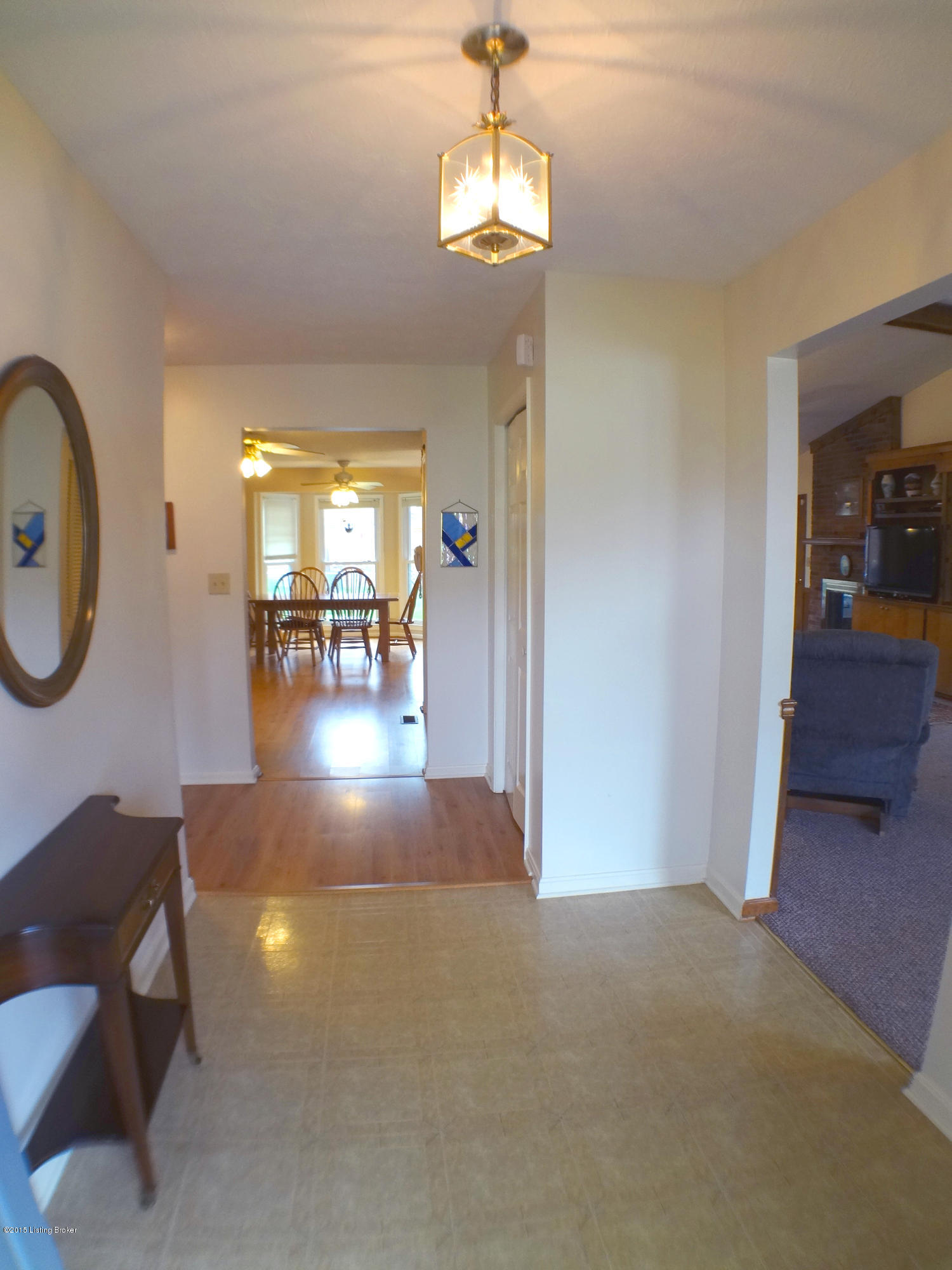8901 Acushnet Road Louisville, KY 40242 - Photo 5 of 35 Foyer