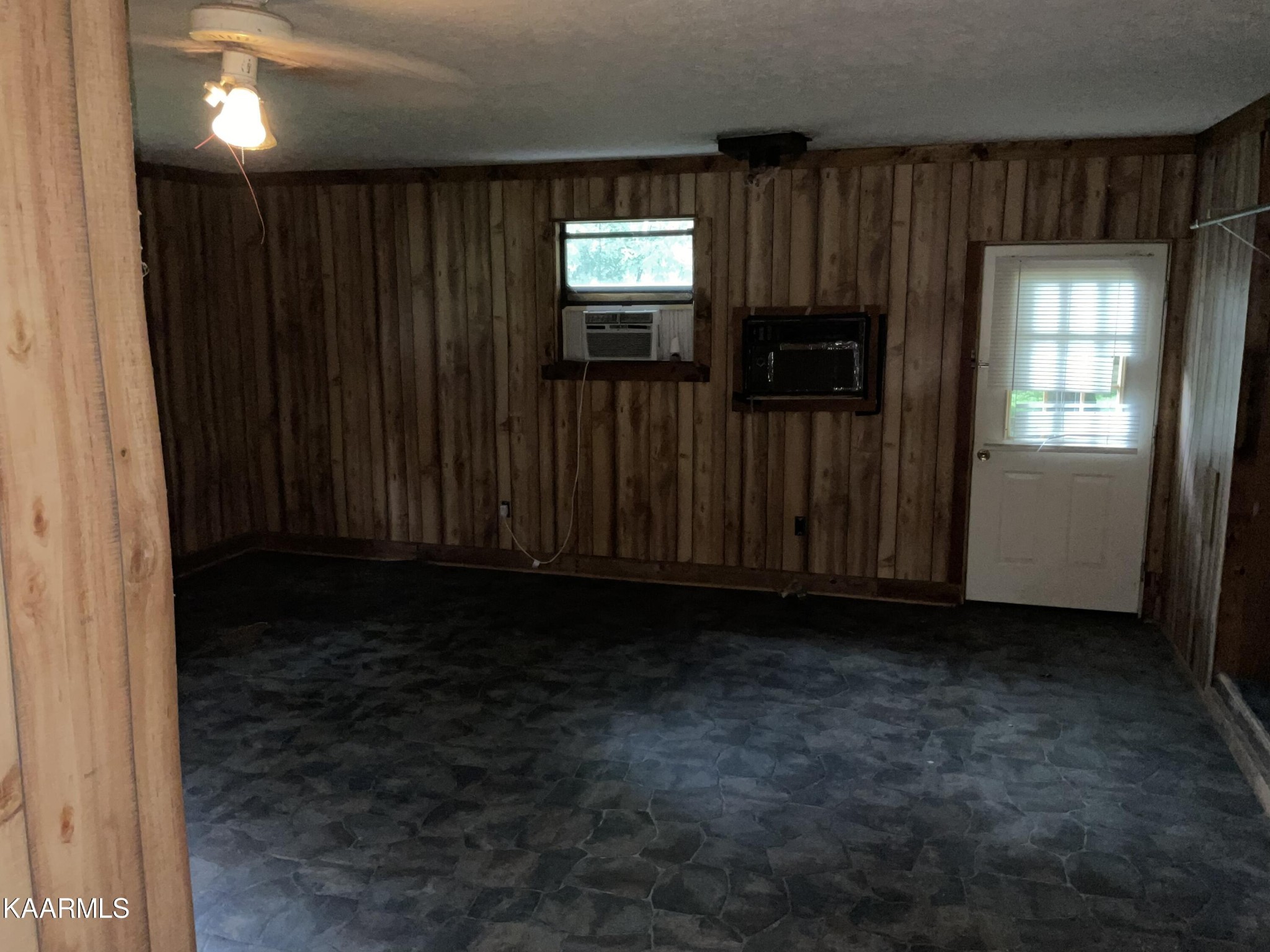 1901 Muddy Creek Road Spring City, TN 37381 - Photo 9 of 11 a view of a livingroom with furniture