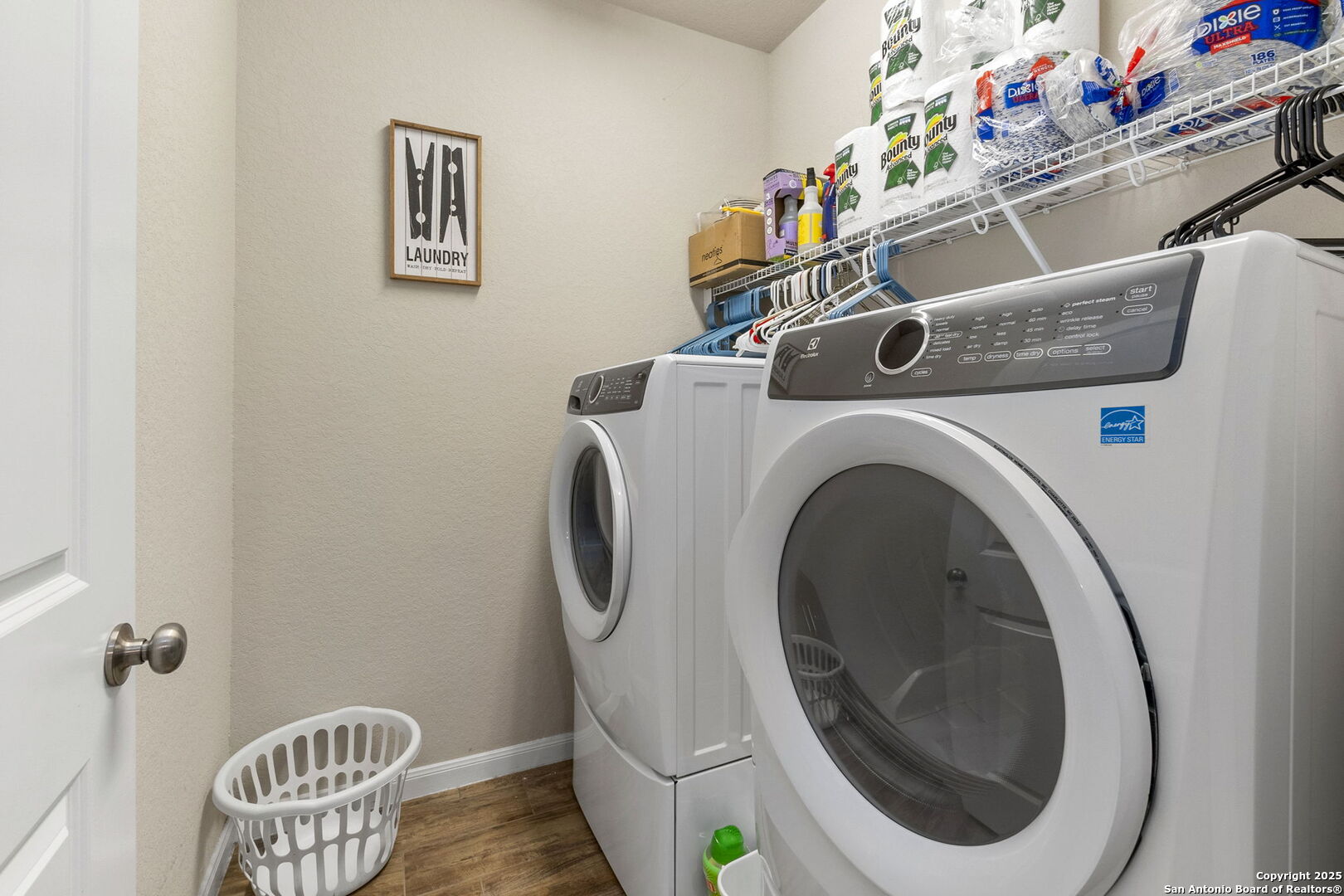 10343 Rosalina Loop Converse, TX 78109 - Photo 19 of 38 a utility room with dryer and washer