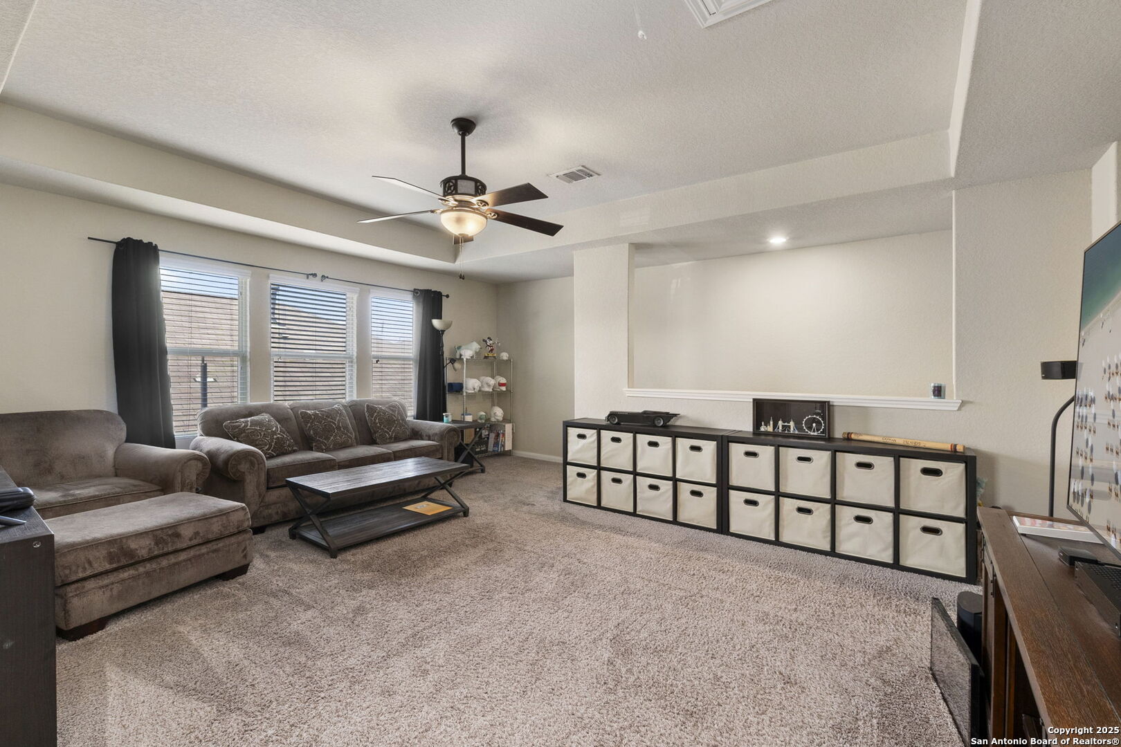 10343 Rosalina Loop Converse, TX 78109 - Photo 24 of 38 a living room with furniture