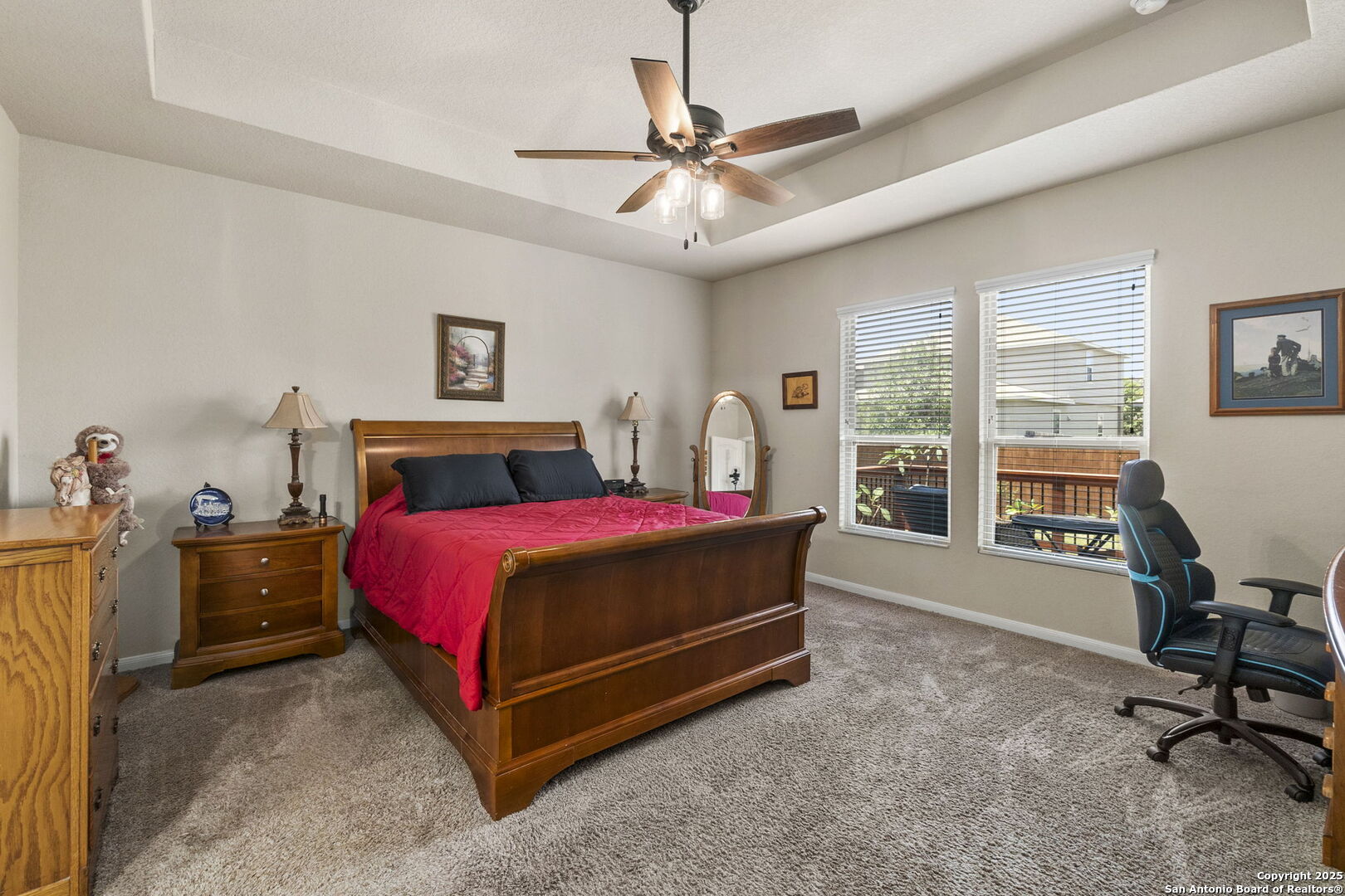 10343 Rosalina Loop Converse, TX 78109 - Photo 7 of 38 a spacious bedroom with a bed and a desk