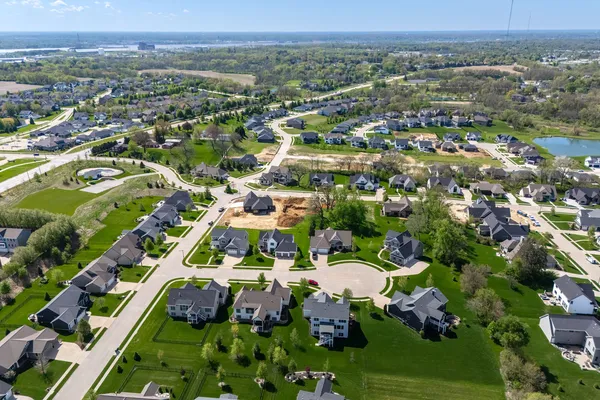 $859,900 | 4728 Red Oak Court, Bettendorf, IA 52722