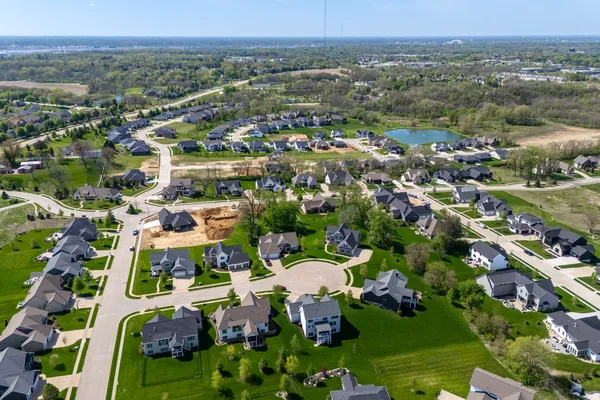 $859,900 | 4728 Red Oak Court, Bettendorf, IA 52722