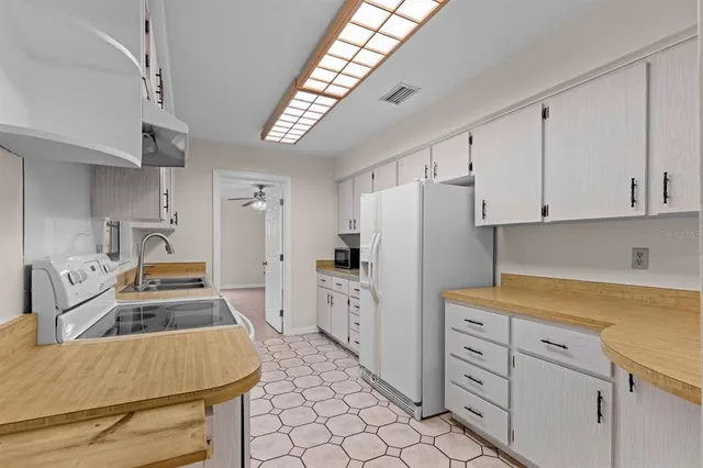 $2,250 | 2550 Northwest 54th Boulevard, Gainesville, FL 32653