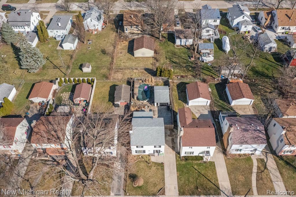 8633 Harding Center Line, MI 48015 - Photo 6 of 33