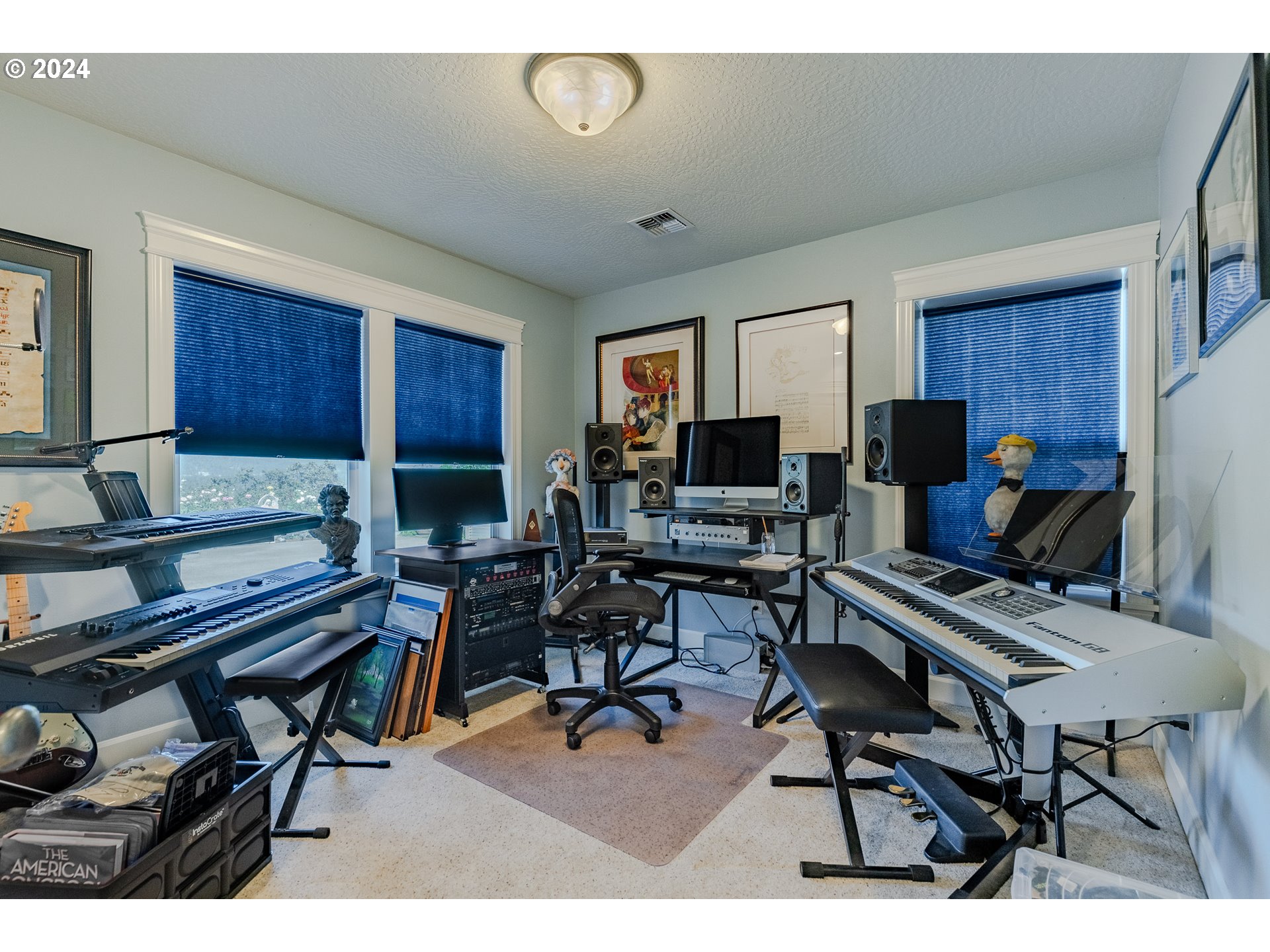 6188 Fernhill Loop Springfield, OR 97478 - Photo 20 of 40 a workspace with furniture and a piano