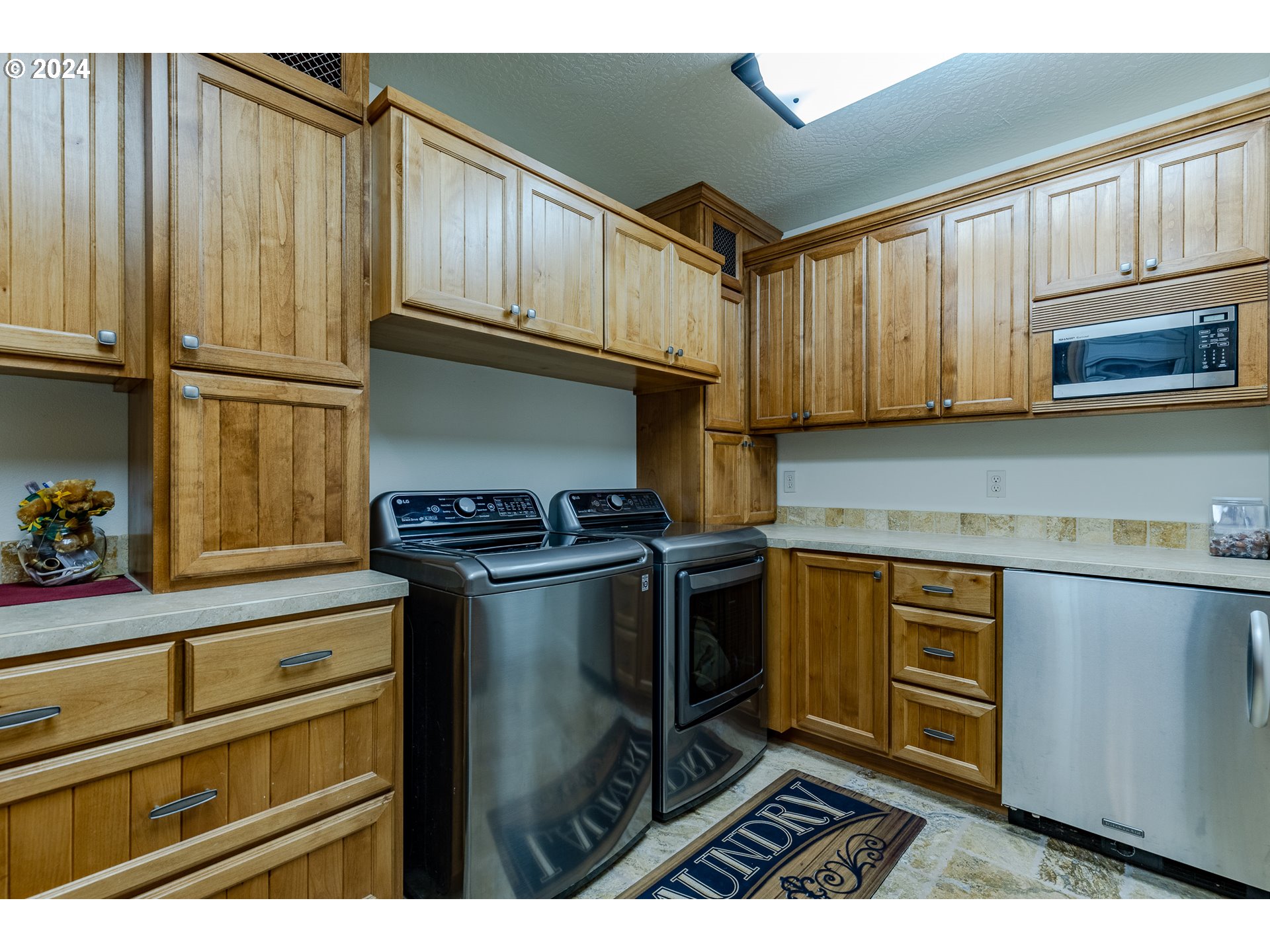 6188 Fernhill Loop Springfield, OR 97478 - Photo 23 of 40 a kitchen with stainless steel appliances granite countertop a stove and a microwave
