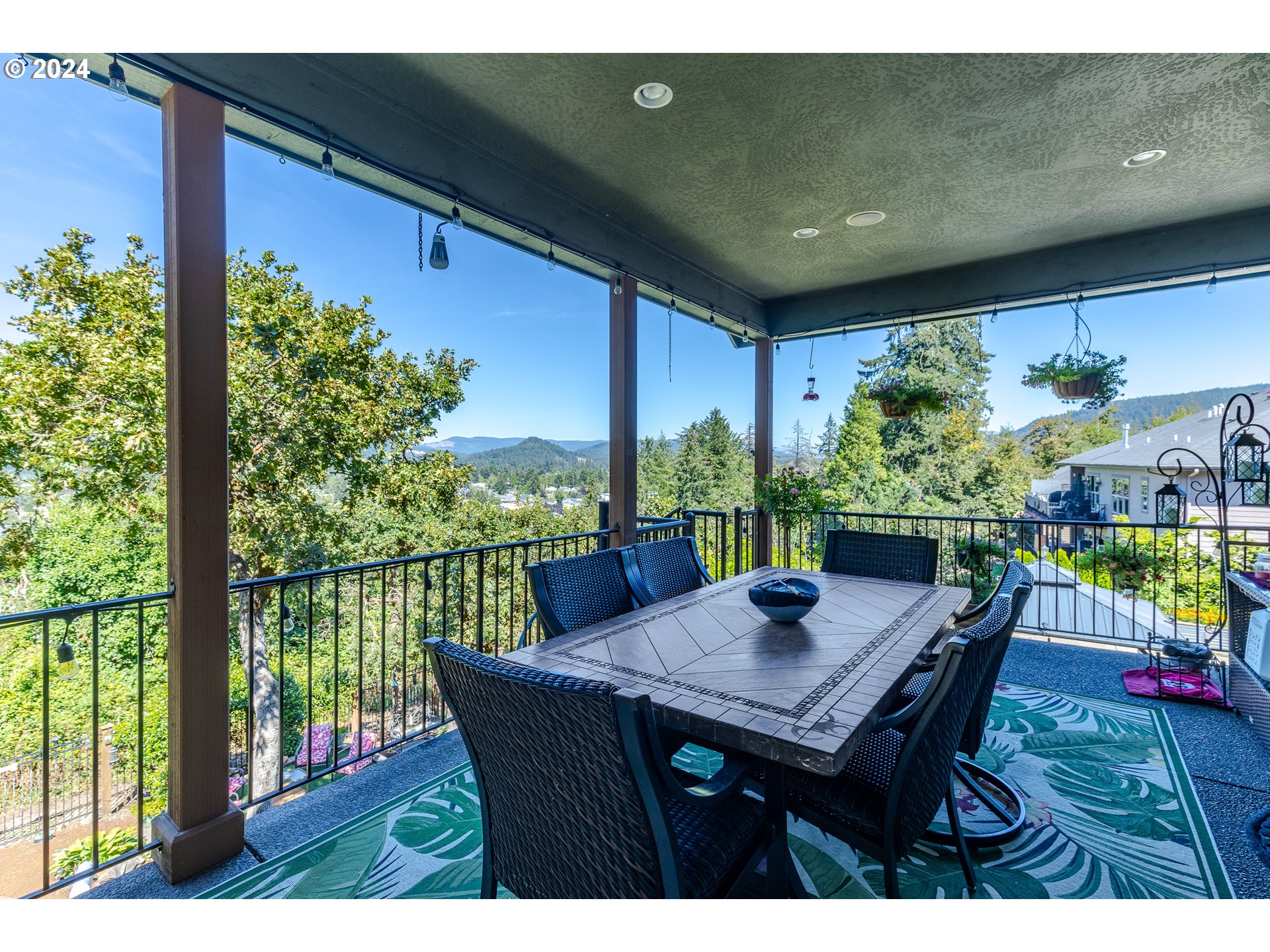 6188 Fernhill Loop Springfield, OR 97478 - Photo 25 of 40 a view of a dining room with furniture window and outside view
