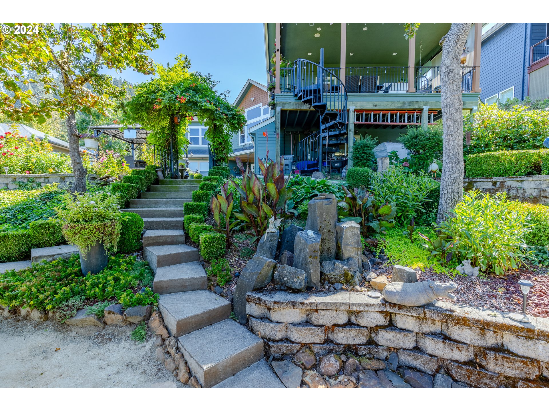 6188 Fernhill Loop Springfield, OR 97478 - Photo 29 of 40 a view of a garden with sitting area
