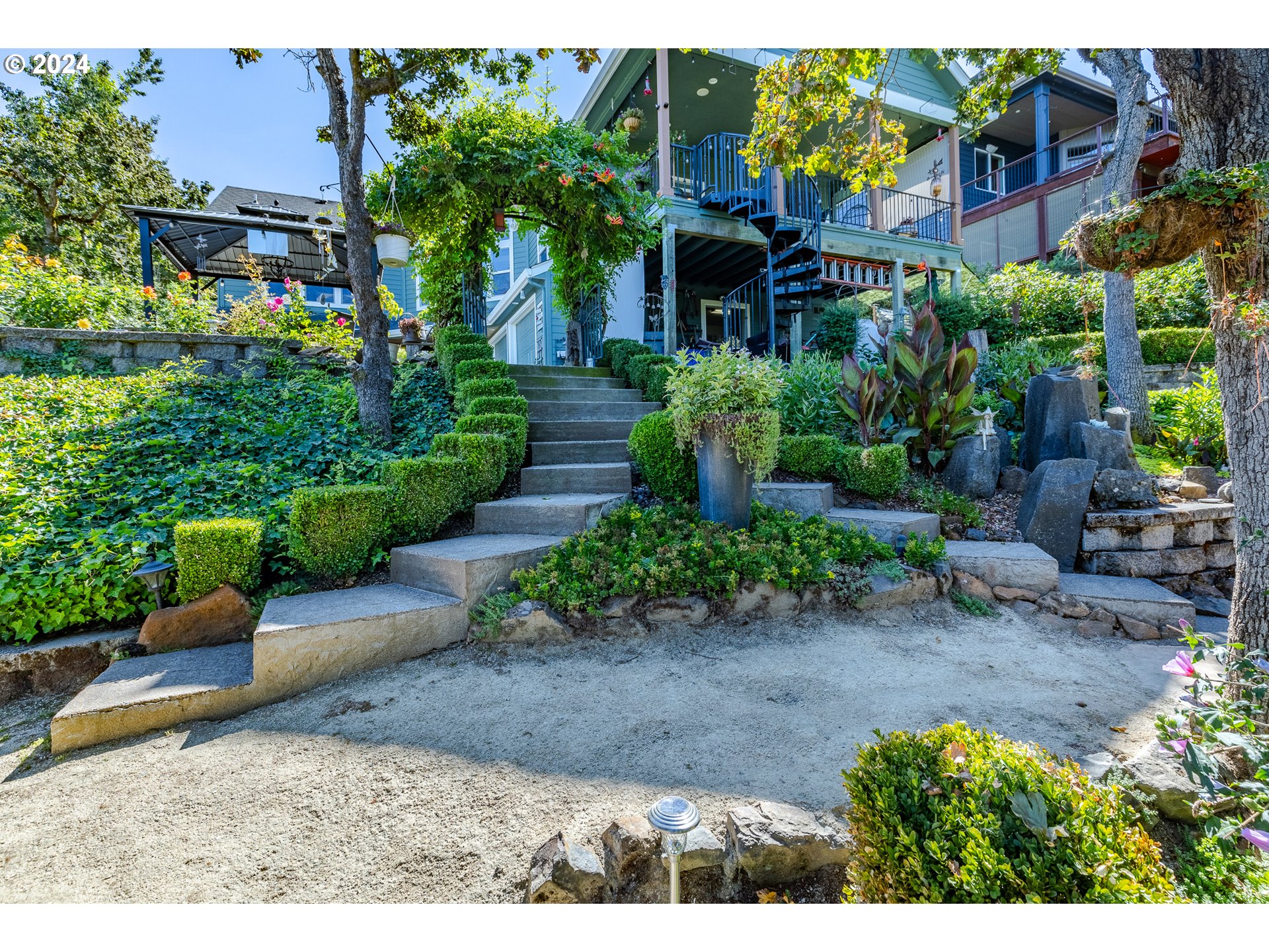 6188 Fernhill Loop Springfield, OR 97478 - Photo 30 of 40 a view of a garden with a fountain