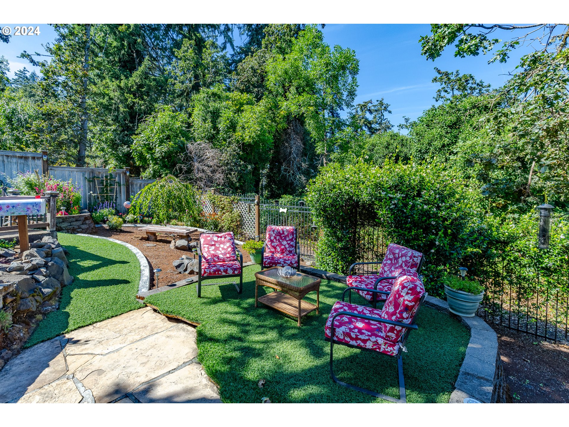 6188 Fernhill Loop Springfield, OR 97478 - Photo 31 of 40 a view of outdoor space & garden