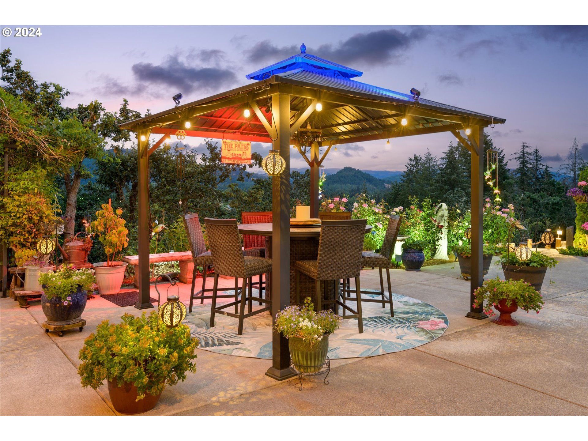 6188 Fernhill Loop Springfield, OR 97478 - Photo 38 of 40 a view of an chairs and tables in the patio