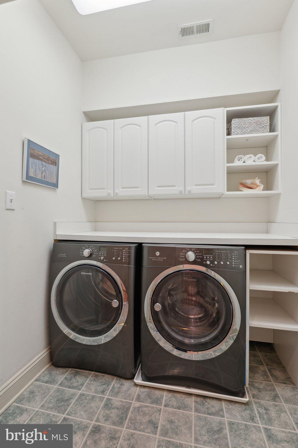 922 Old County Road Severna Park, MD 21146 - Photo 36 of 61 a close up view of a washer and dryer