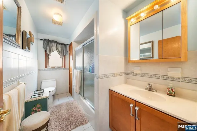 $4,500 | 220 Harrison Avenue, Harrison, NJ 07029