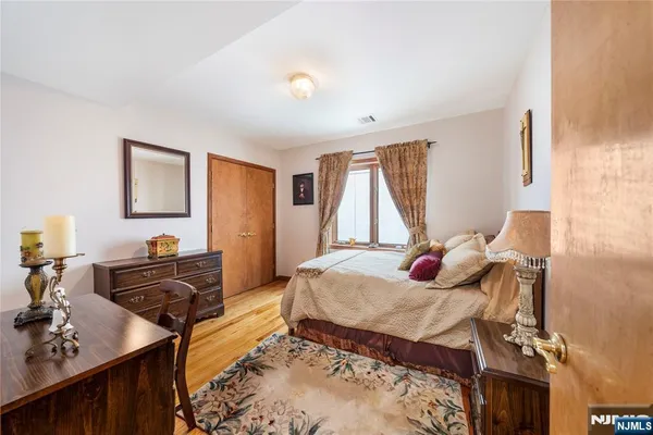 $4,300 | 220 Harrison Avenue, Harrison, NJ 07029