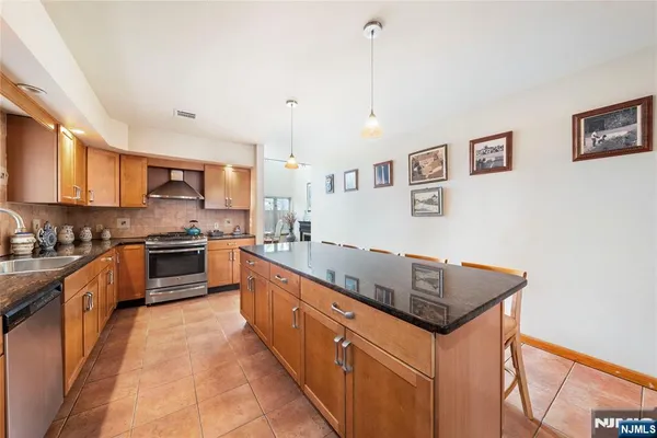 $4,300 | 220 Harrison Avenue, Harrison, NJ 07029