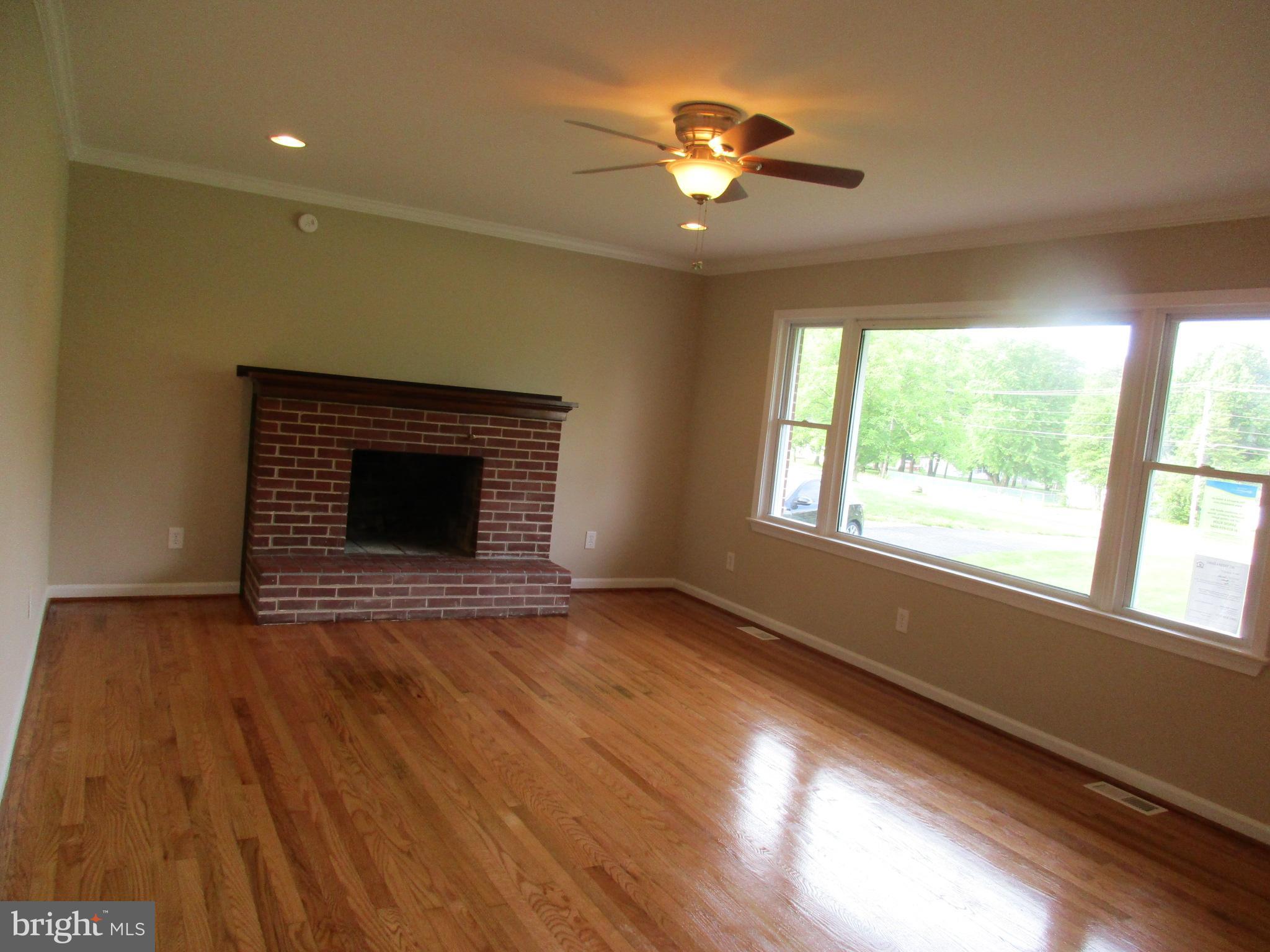 11 Spesutia Road Aberdeen, MD 21001 - Photo 6 of 21 Living Room