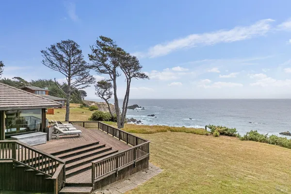 $1,995,000 | 22100 Ninive Drive, Jenner, CA 95450