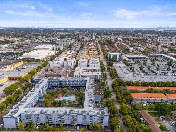 $239,900 | 1655 West 44th Place, Unit 448, Hialeah, FL 33012