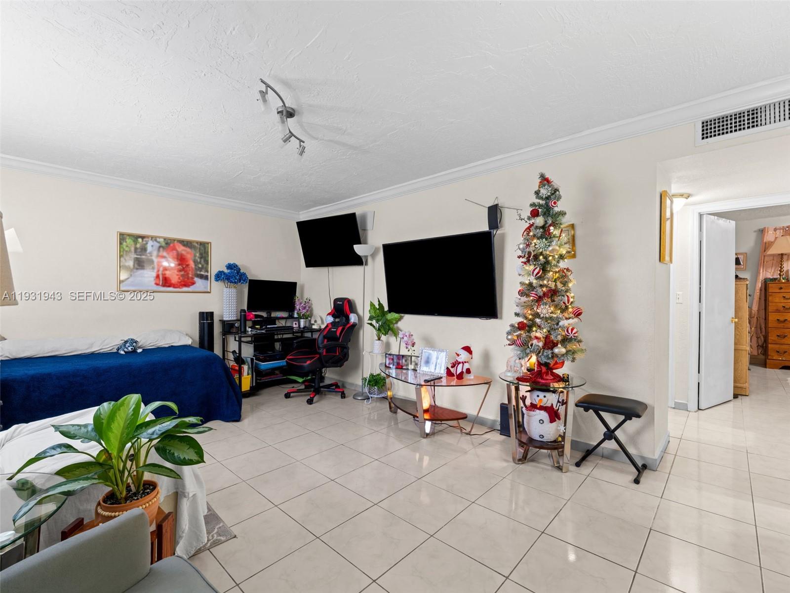 1655 West 44th Place, Unit 448 Hialeah, FL 33012 - Photo 2 of 25