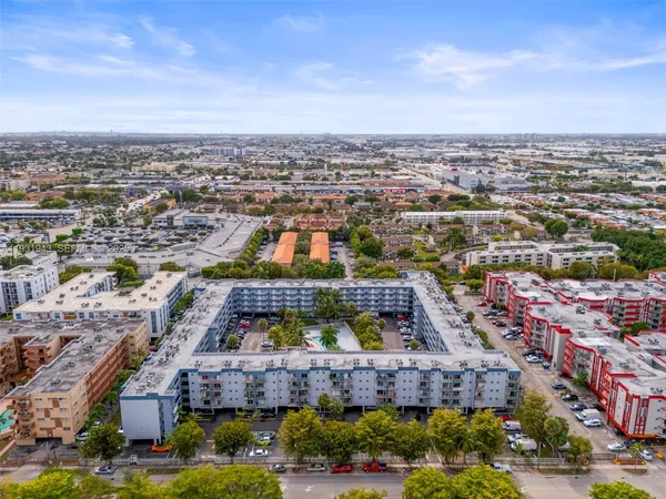 $239,900 | 1655 West 44th Place, Unit 448, Hialeah, FL 33012