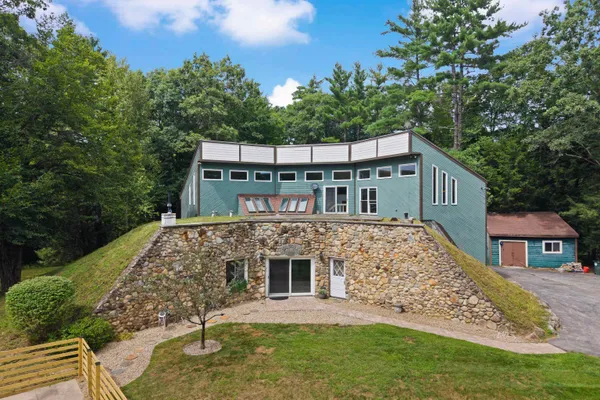 $749,900 | 101 Black Brook Road, Goffstown, NH 03045