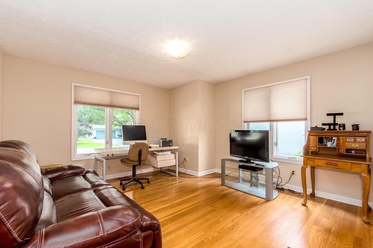 3093 Carisbrook Road Columbus, OH 43221 - Photo 11 of 45 Gallery Image 11