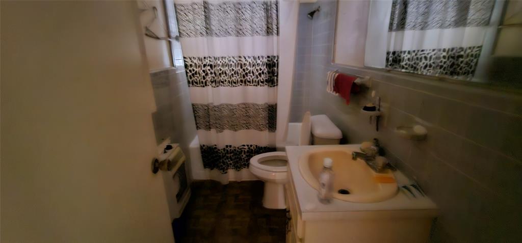 403 North Park Drive Springhill, LA 71075 - Photo 18 of 31 a bathroom with a toilet and a shower