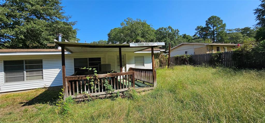 403 North Park Drive Springhill, LA 71075 - Photo 24 of 31 front view of a house with a yard