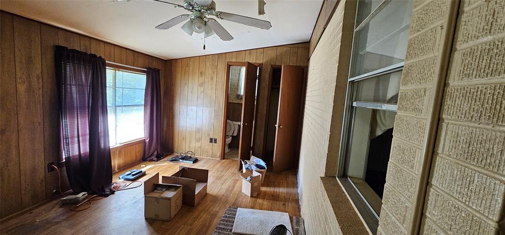 403 North Park Drive Springhill, LA 71075 - Photo 8 of 31 a living room with furniture and a window