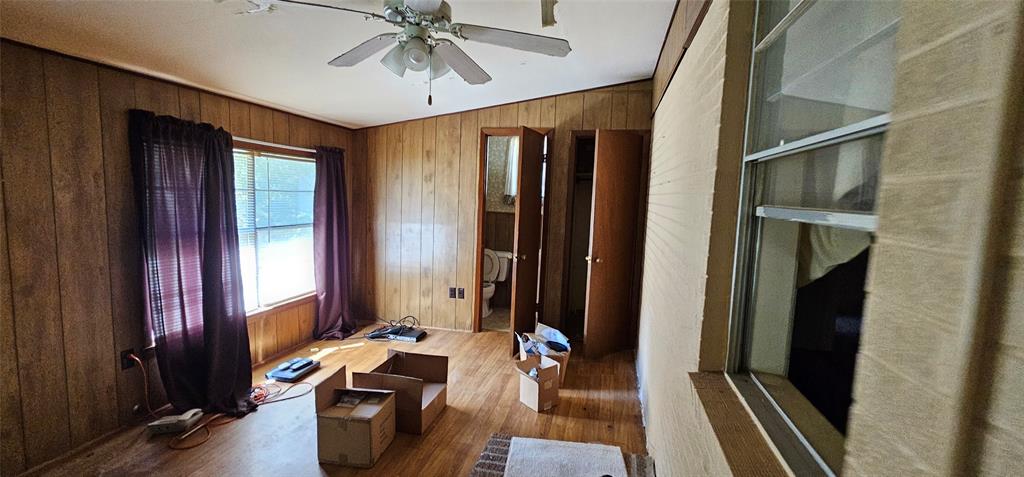 403 North Park Drive Springhill, LA 71075 - Photo 9 of 31 a very nice looking room with a large window