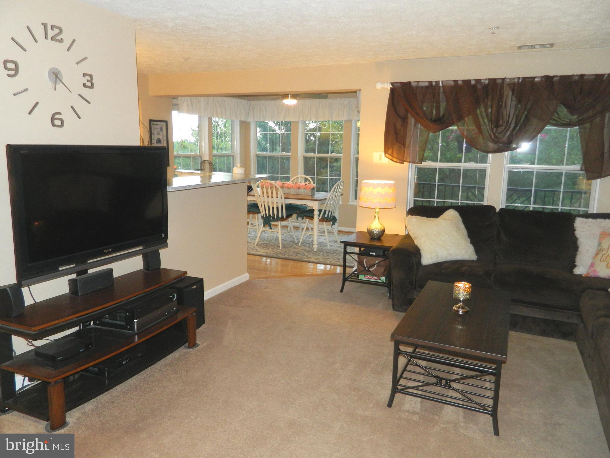 This view shows the breakfast bar & Dining Area
