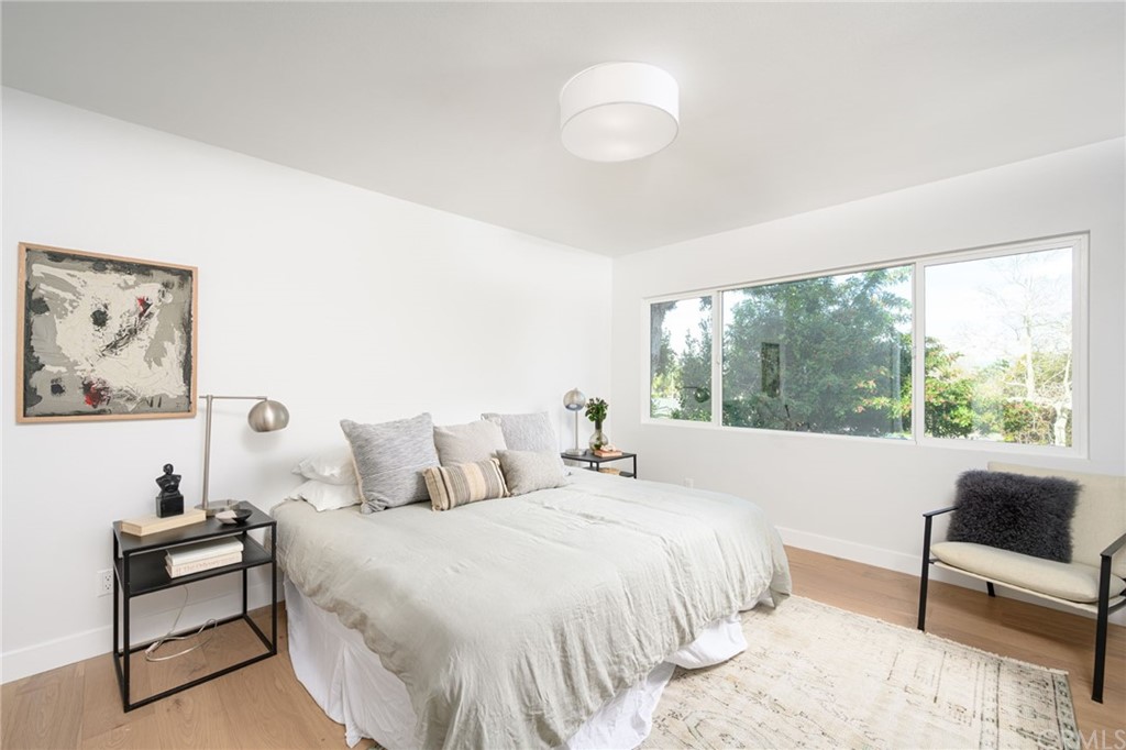 5418 Sanchez Drive Los Angeles, CA 90008 - Photo 15 of 28 a bedroom with bed and a large window