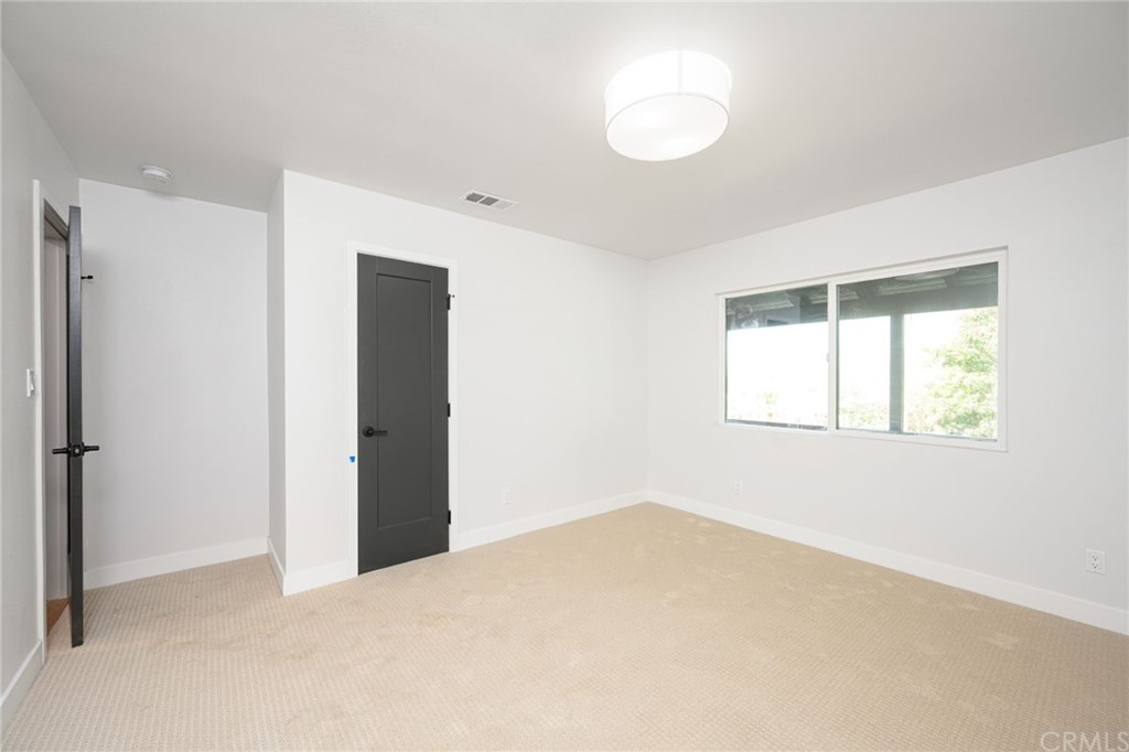 5418 Sanchez Drive Los Angeles, CA 90008 - Photo 24 of 28 a view of an empty room with a window
