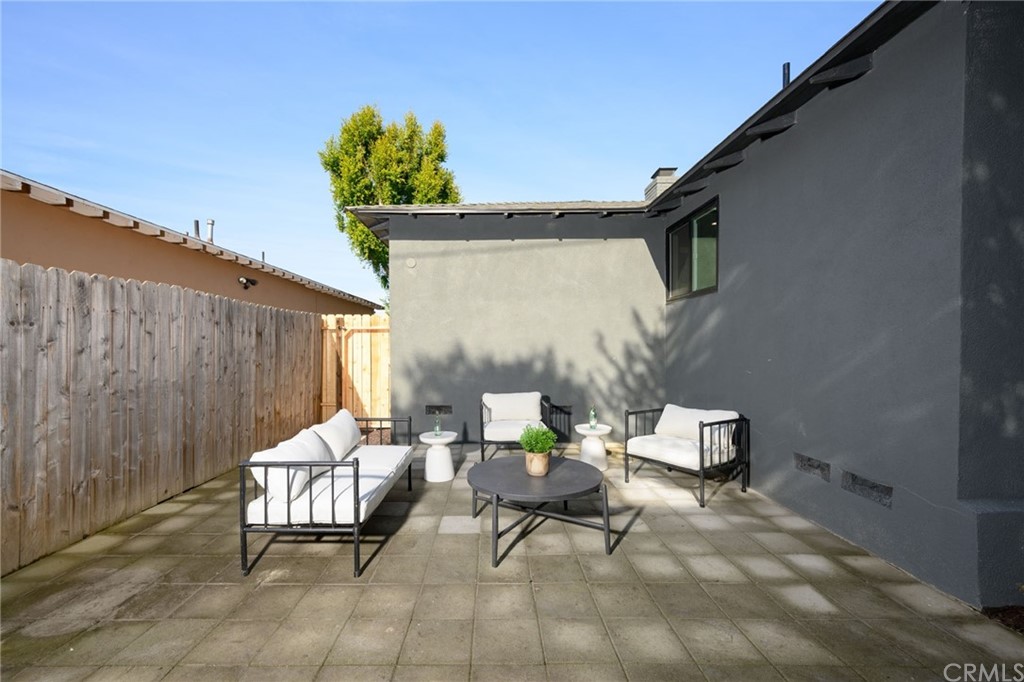 5418 Sanchez Drive Los Angeles, CA 90008 - Photo 25 of 28 a outdoor living space with furniture